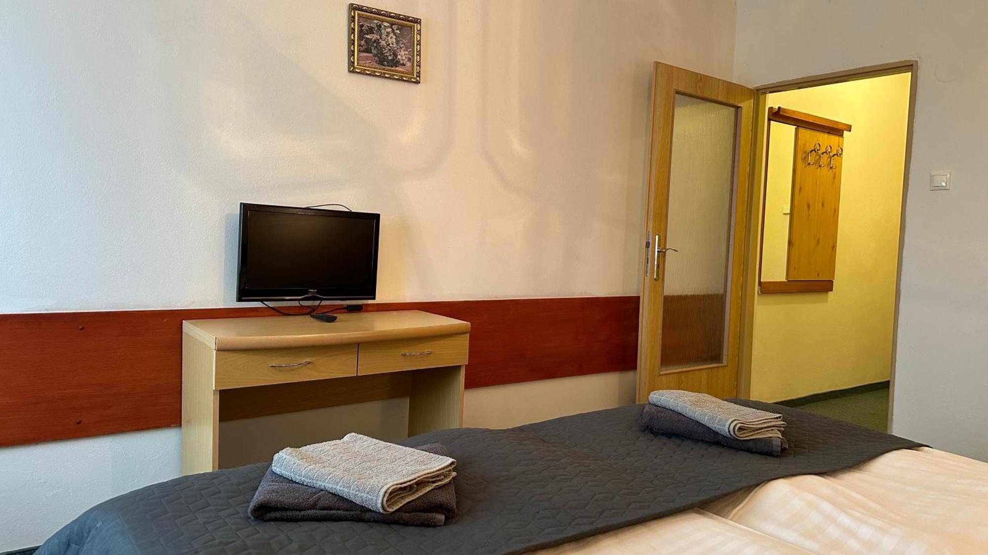 Hotel Pod Vlekem Лоучна-под-Кліновцем Екстер'єр фото