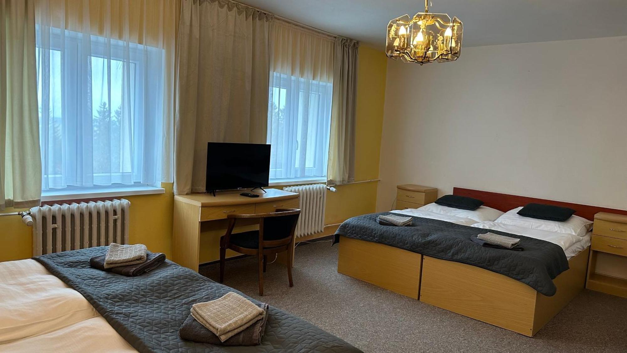 Hotel Pod Vlekem Лоучна-под-Кліновцем Екстер'єр фото