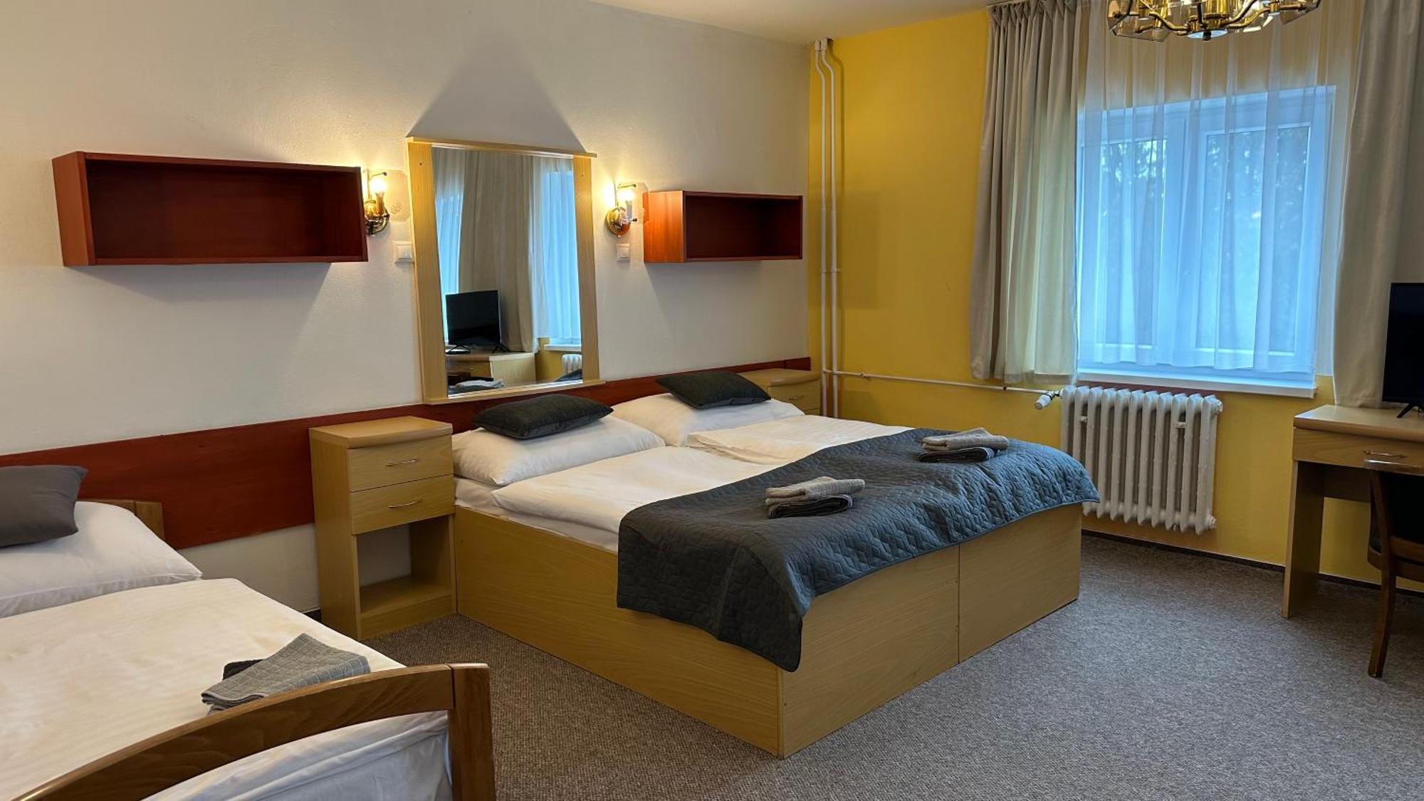 Hotel Pod Vlekem Лоучна-под-Кліновцем Екстер'єр фото