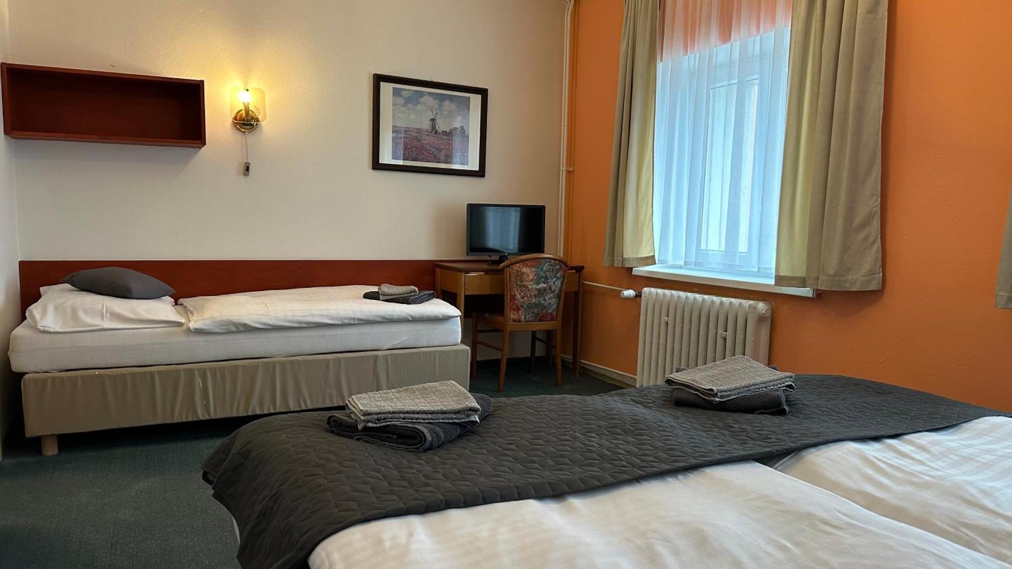 Hotel Pod Vlekem Лоучна-под-Кліновцем Екстер'єр фото