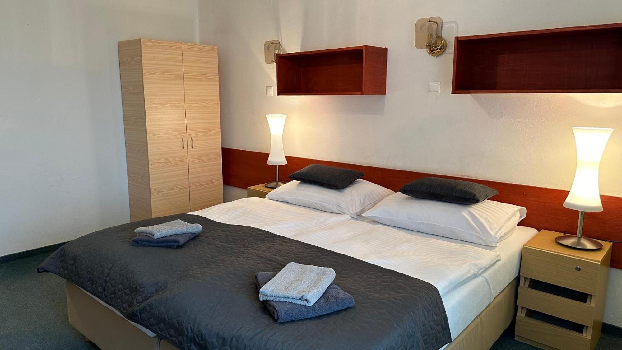 Hotel Pod Vlekem Лоучна-под-Кліновцем Екстер'єр фото